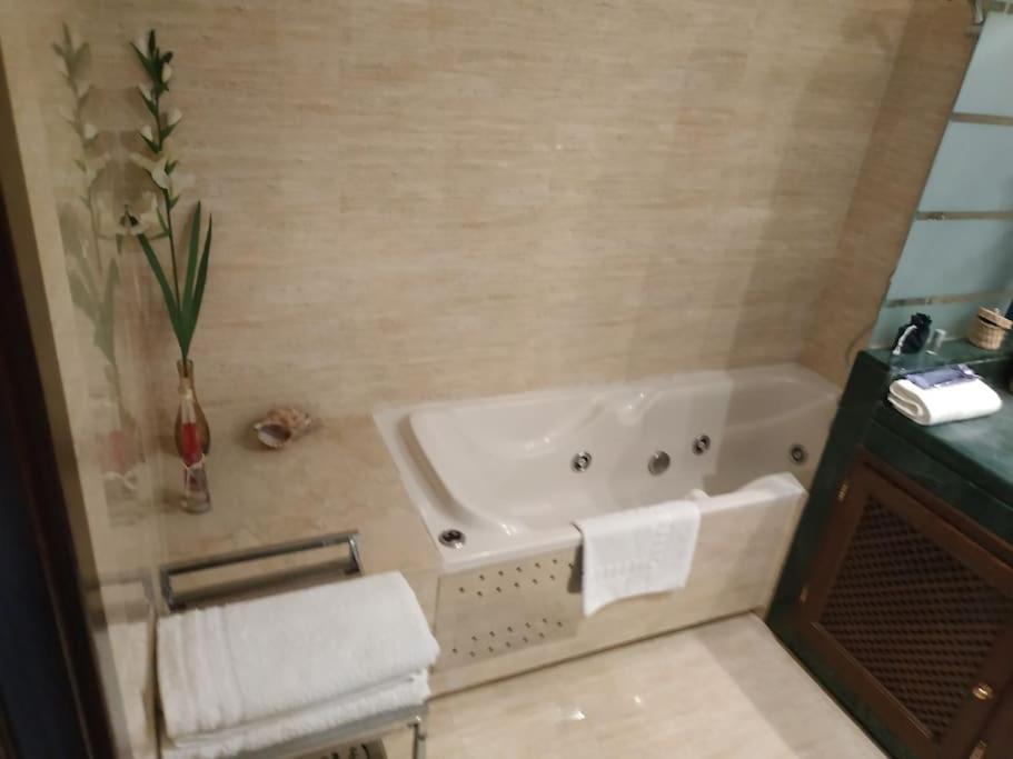 Luxury Apartment With Sea Views, Golf, Gym, Spa, 7 Pools Ojen Ngoại thất bức ảnh