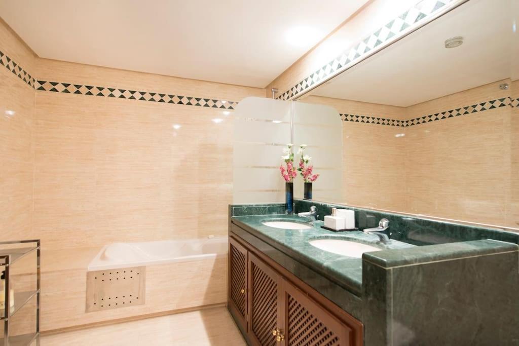 Luxury Apartment With Sea Views, Golf, Gym, Spa, 7 Pools Ojen Ngoại thất bức ảnh